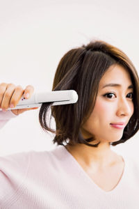 中間をストレーターで挟みます。