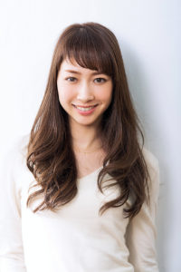 短い部分は眉上、長い部分は眉尻