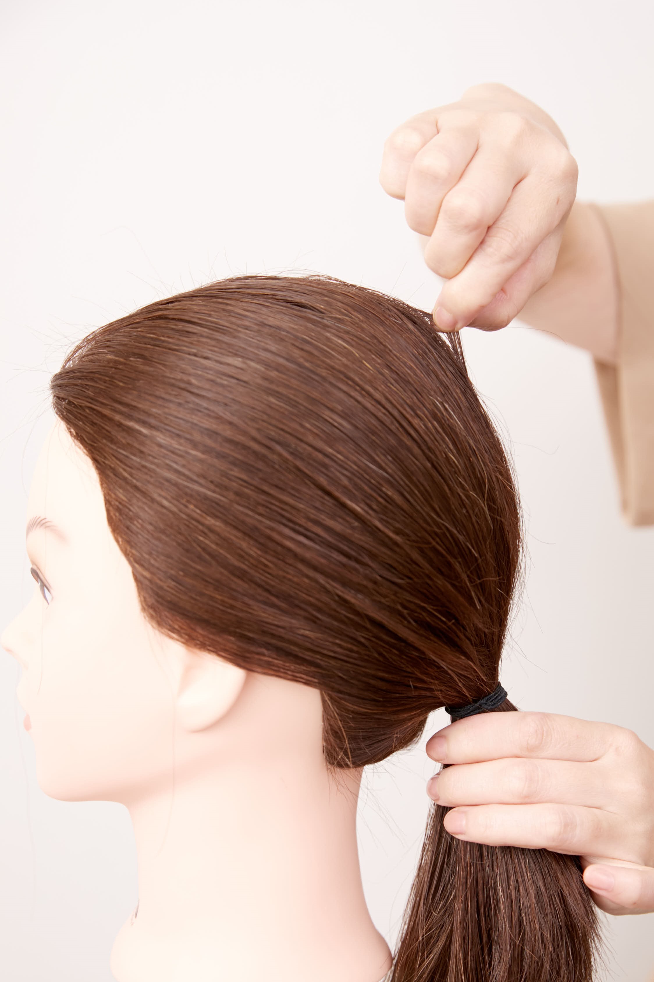 ヘアアレンジが劇的にオシャレになる こなれ感 の出し方講座 毛束の引き出し方