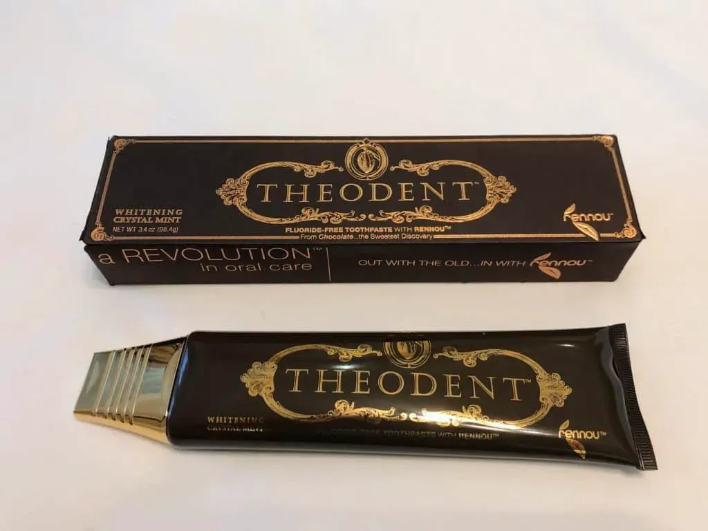 高級オーガニック歯磨き粉【Theodent(テオデント)】の箱とパッケージ