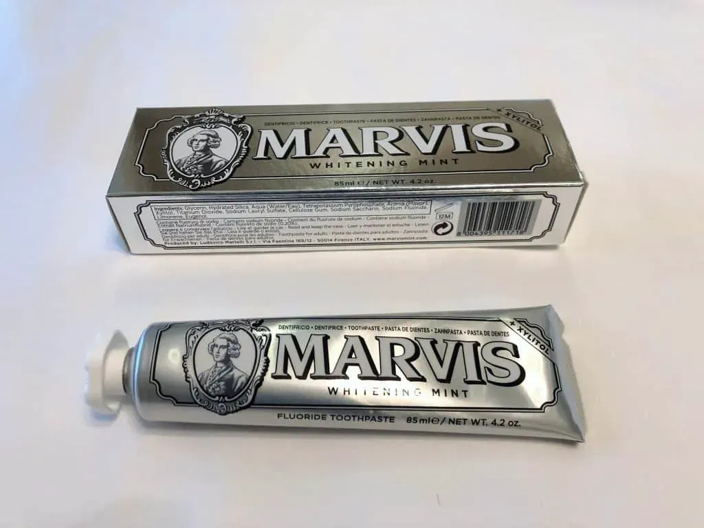 海外のホワイトニング歯磨き粉【MARVIS(マービス)】の「White Mint」の箱とパッケージ