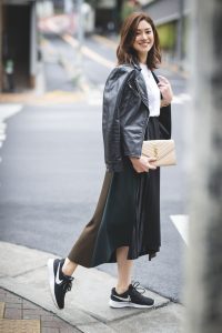 プリーツに異素材が組み合わされ