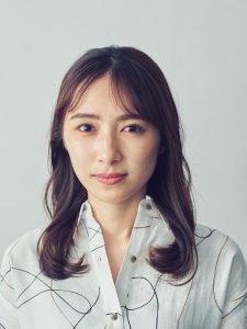 トップから毛先にかけて、立体的