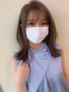 中央は薄く、サイドにやや存在感