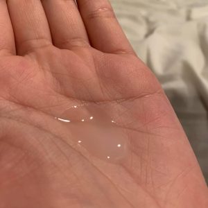 少しとろみあるテクスチャで肌に