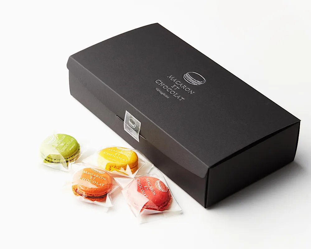 MACARON ET CHOCOLATの「マカロン20個BOX」のパッケージと個包装されたマカロン