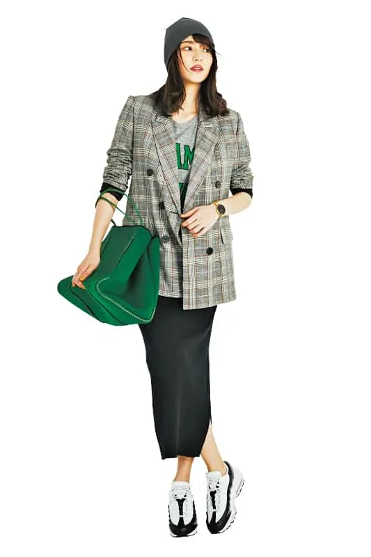 タイトスカート × ジャケットの大人カジュアルな雨の日デートコーデ