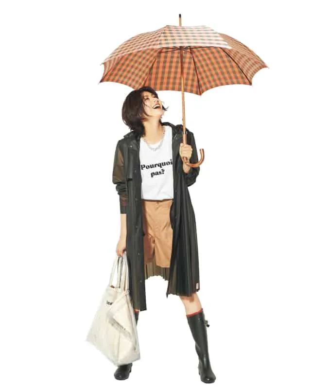 撥水アウター × レインブーツの大人カジュアルな雨の日デートコーデ