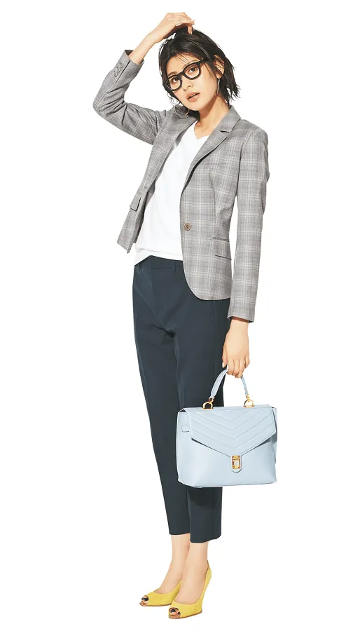 クール素材ジャケット × 速乾パンツの大人カジュアルな雨の日デートコーデ