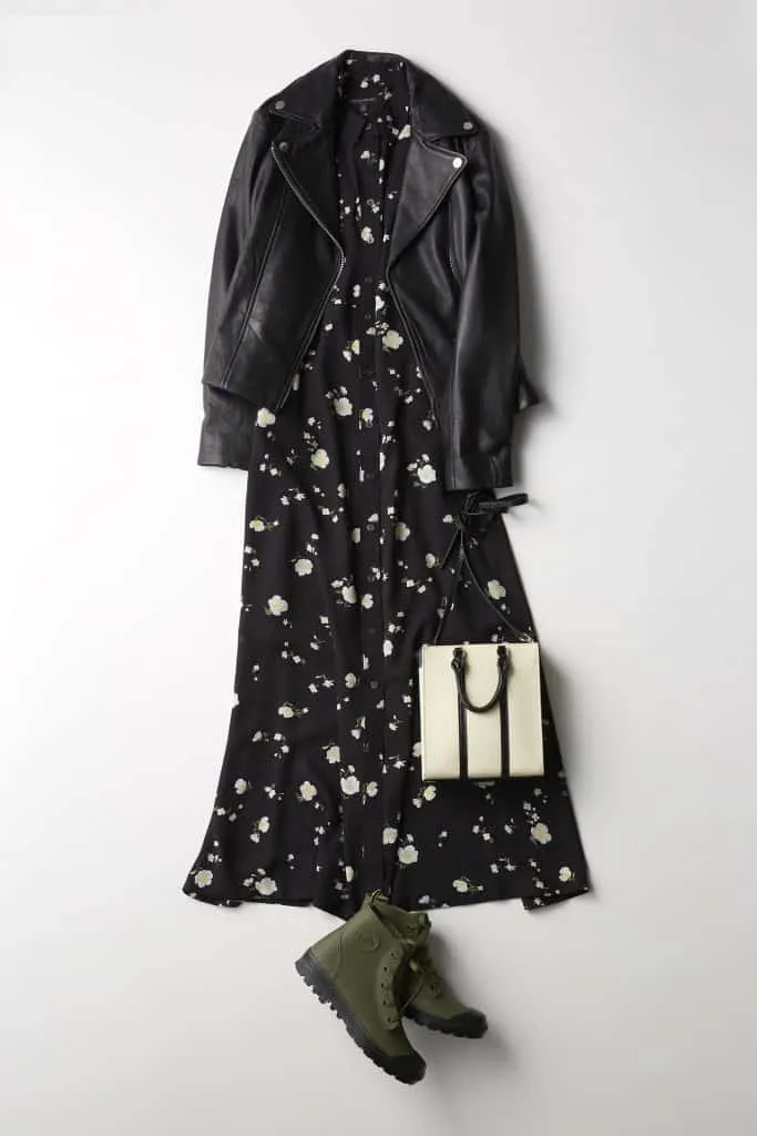 レインブーツ × 花柄ワンピースの大人カジュアルな雨の日デートコーデ