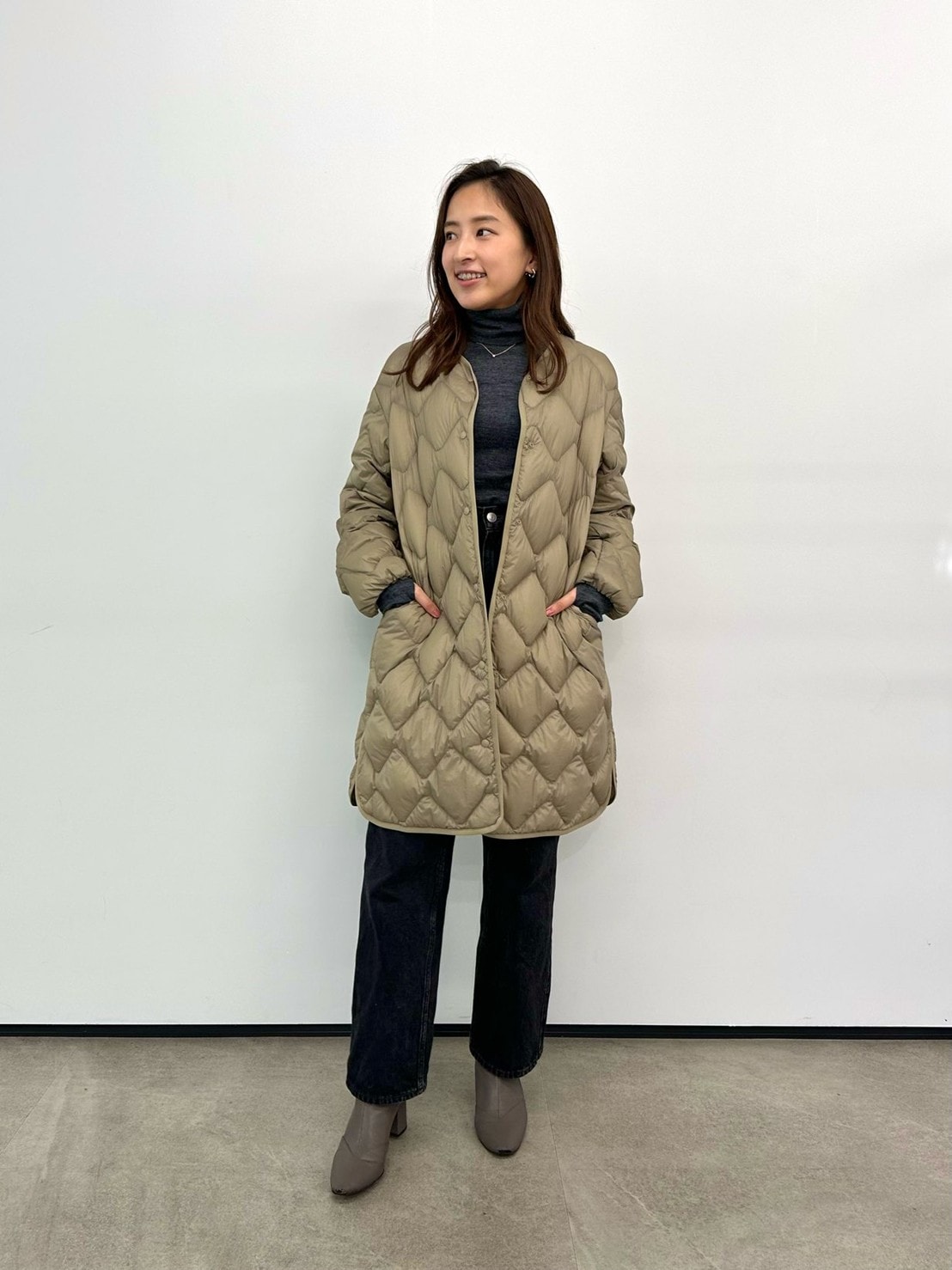 春先に便利薄手軽量:新品未使用ユニクロウルトラライトダウンロング丈￼(女性用L) ユニクロ公式 | ウルトラライトダウンロングコート
