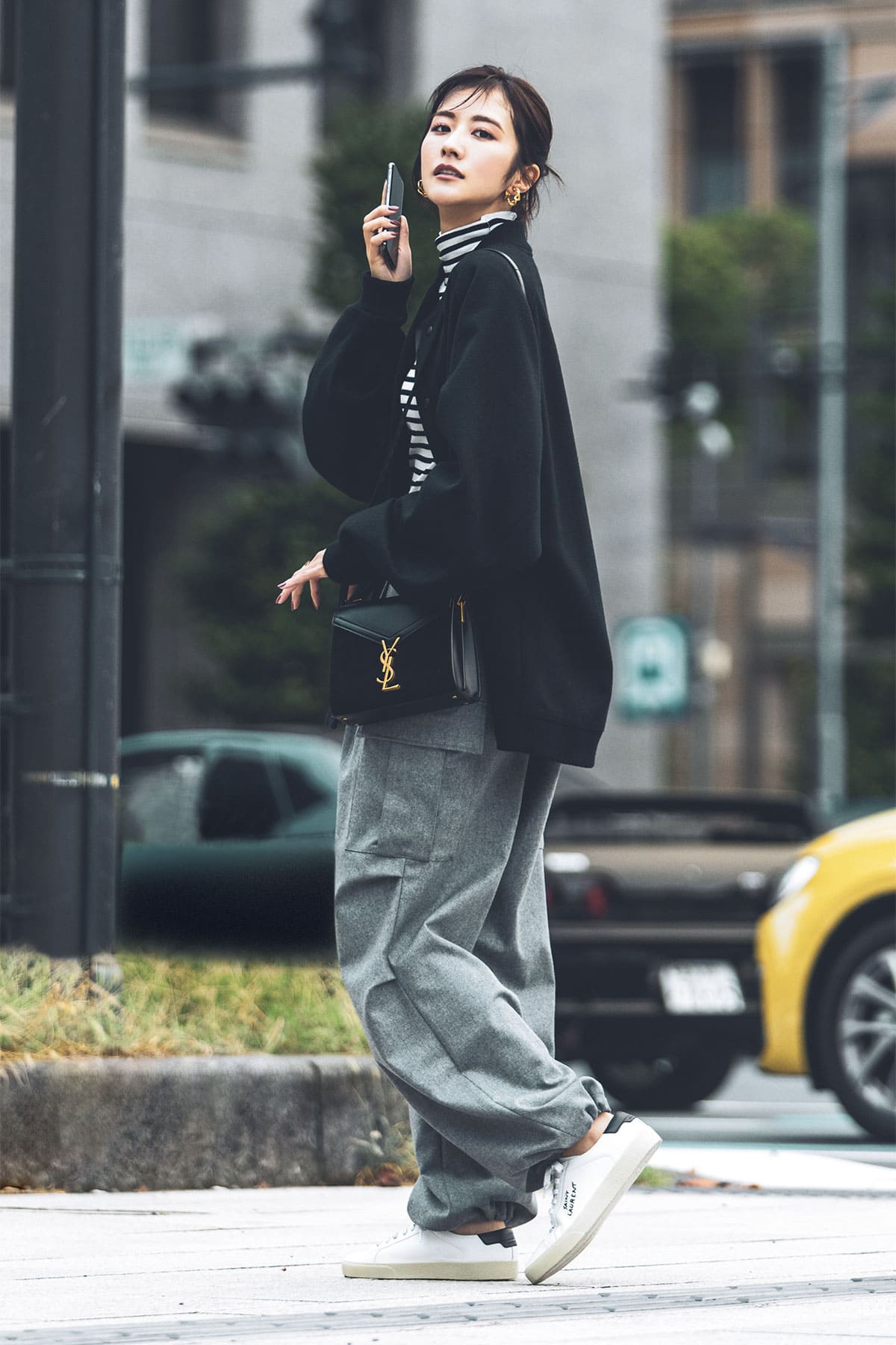 サンローラン スニーカー 白 バックロゴ 紐 パンツに合う サンローラン】大人におすすめ！憧れブランドの注目「白