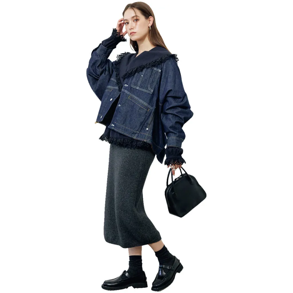 デニムジャケット×フリル衿ブラウス×ニットスカートのトラウデン直美さん