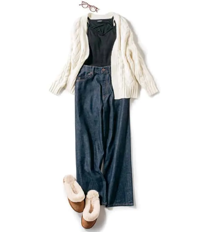 ワイドデニムパンツ×ざっくりニット×黒インナーの秋冬大人カジュアルなデニムワイドパンツコーデ