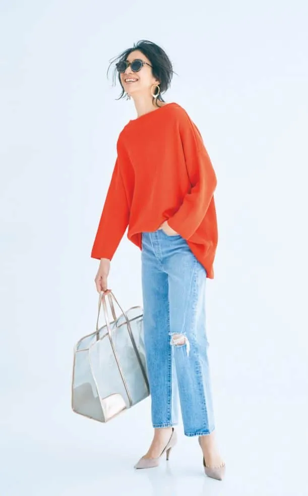 ストレートデニムパンツ×オレンジニットの秋冬大人カジュアルなデニムワイドパンツコーデ