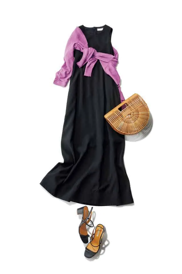 黒ワンピース×パープルカーディガンの春夏黒ワンピースコーデ