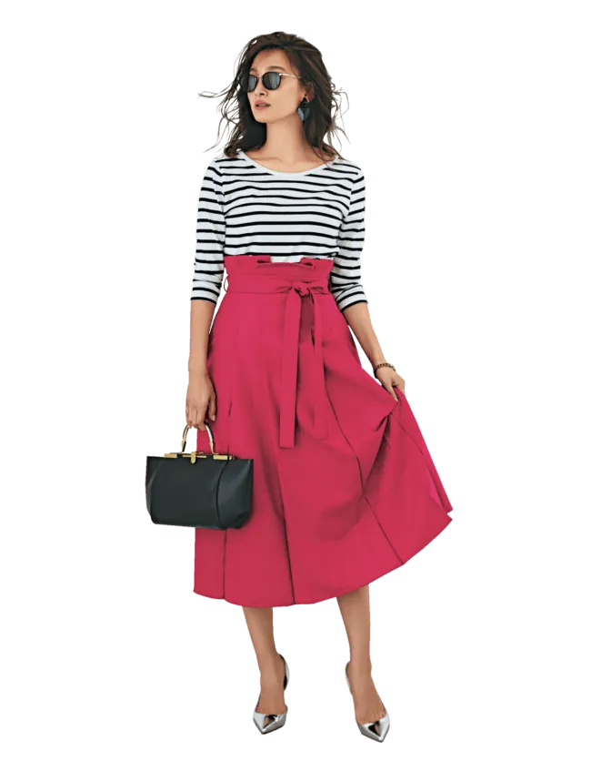 ボーダー (白黒) × ピンクのフレアスカート の大人カジュアルなボーダーコーデ