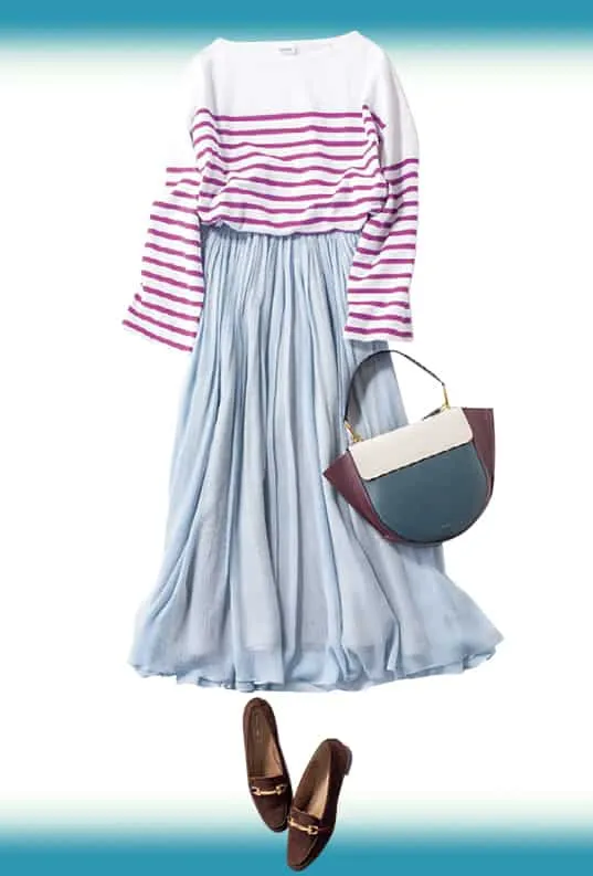 ボーダーカットソー (パープル) × シフォンスカート (淡いブルー) の大人カジュアルなボーダーコーデ