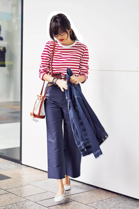 赤白ボーダー × ネイビーパンツ × ブルー系Gジャン の大人カジュアルなボーダーコーデ