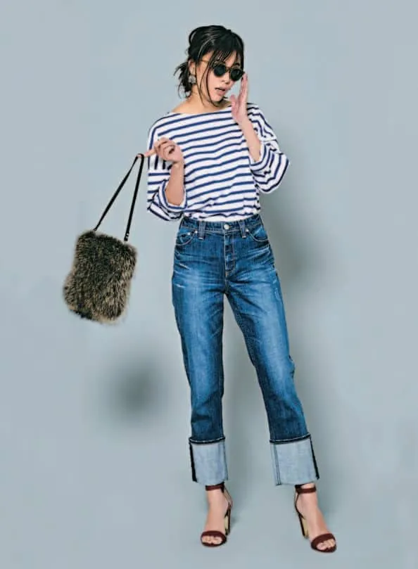定番[ボーダー×デニム] × ファーバッグ × サングラス の大人カジュアルなボーダーコーデ
