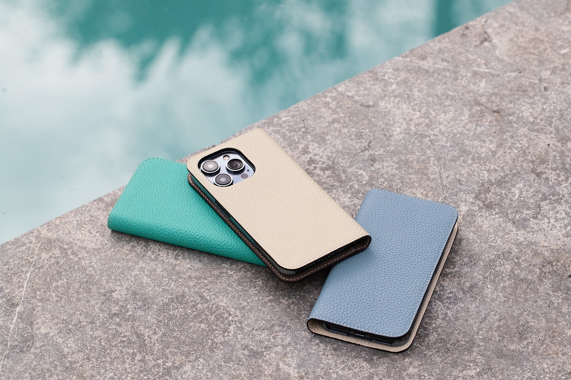 ボナベンチュラ iPhone13ダイアリーケース  限定 アトールブルー MARE Collection（マーレ コレクション） | アトールブルー