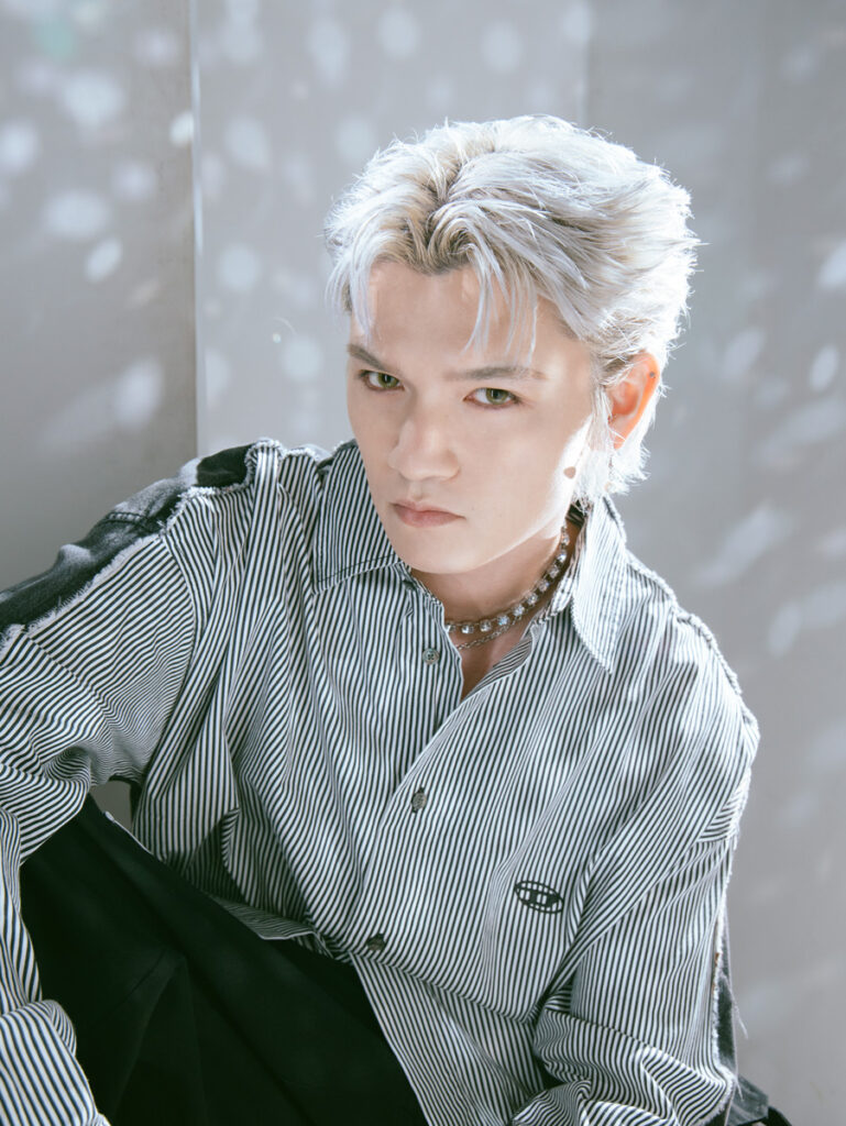 WOLF HOWL HARMONY RYOJI サイン入りパネル タワレコ WOLF HOWL HARMONY 1st Album『WOLF』MV ver.・MEMBER PRODUCE