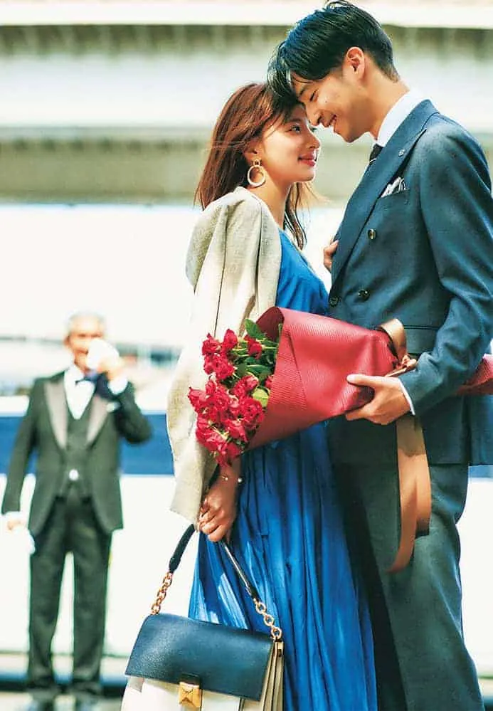 リネン風ジャケット×ワンピースの大人レディースオフィスカジュアルコーデ