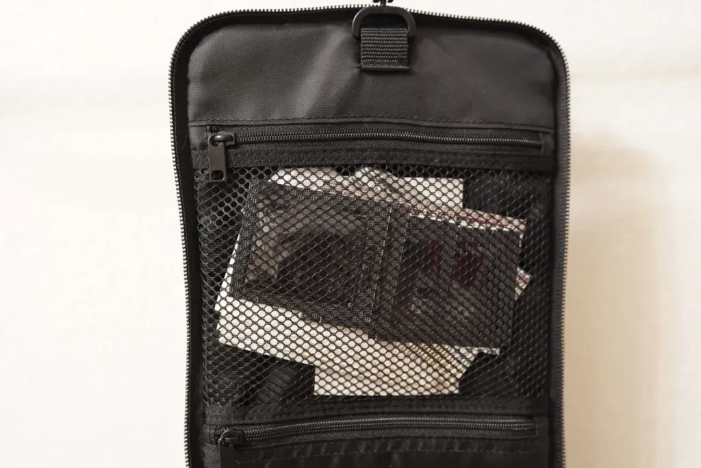 「ポリエステル吊るして使える洗面用具ケース」のポケットの写真