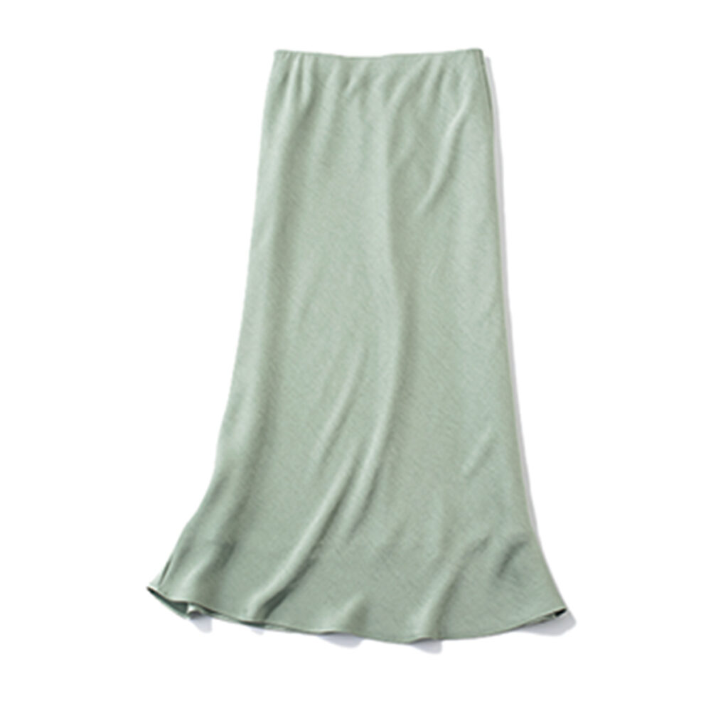 ナロースカート 艶やかサテンで女度UP。スカート￥14,300（ビューティー＆ユース／ビューティー＆ユースユナイテッドアローズ丸の内店） ◆手洗い