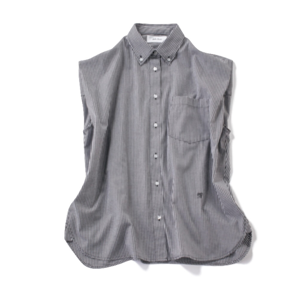 ノースリーブシャツ モノトーンにリズムが生まれる小ギンガム。ちょうどいい甘さとヘルシーさが◎。￥10,450（Mila Owen／Mila Owen ルミネ新宿1店）