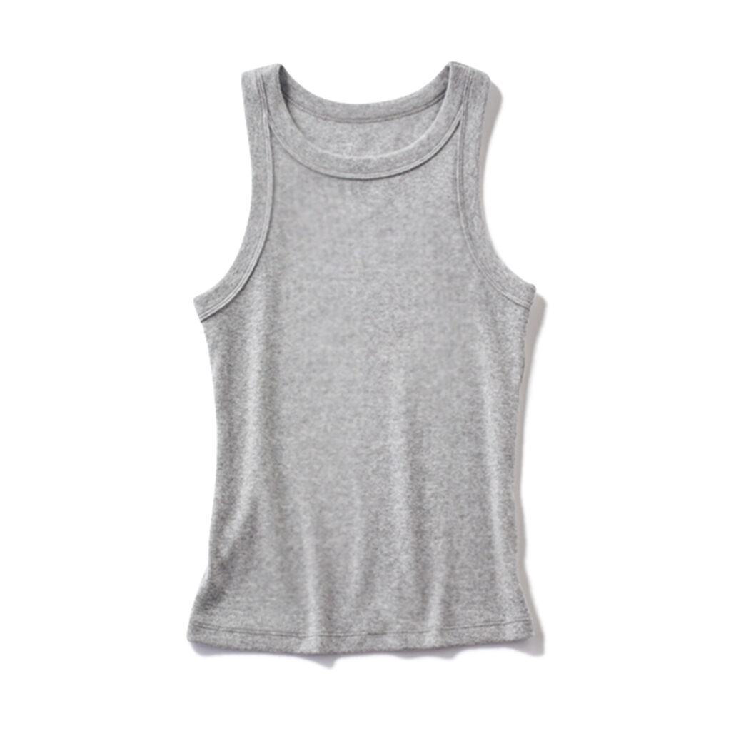 アメスリタンク 今年本命のアメスリタンク。モノトーンコーデの抜け感要因にも引き締め要因にもなるグレーが使えます。￥2,990（Gap）