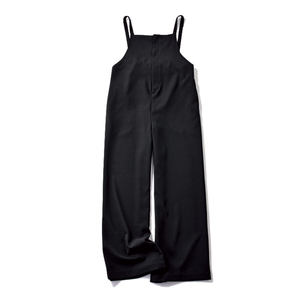 サロペット この夏は黒ワンピ代わりに、甘くならないサロペットが気分。￥22,000（ルージュ・ヴィフ／ルージュ・ヴィフ ラクレ ルミネ新宿店）