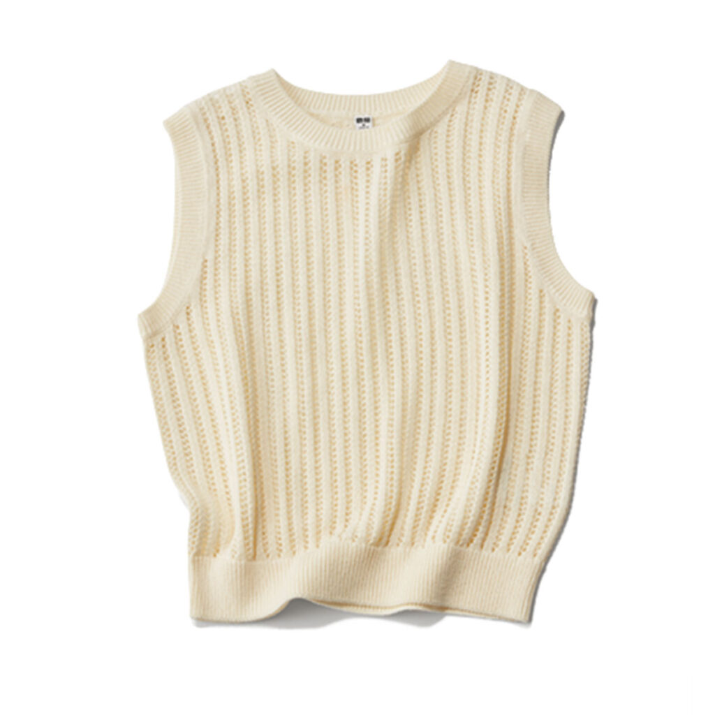 メッシュニット 涼しげなメッシュが、シンプルコーデに表情をプラス。ニット￥1,990（UNIQLO／UNIQLO）