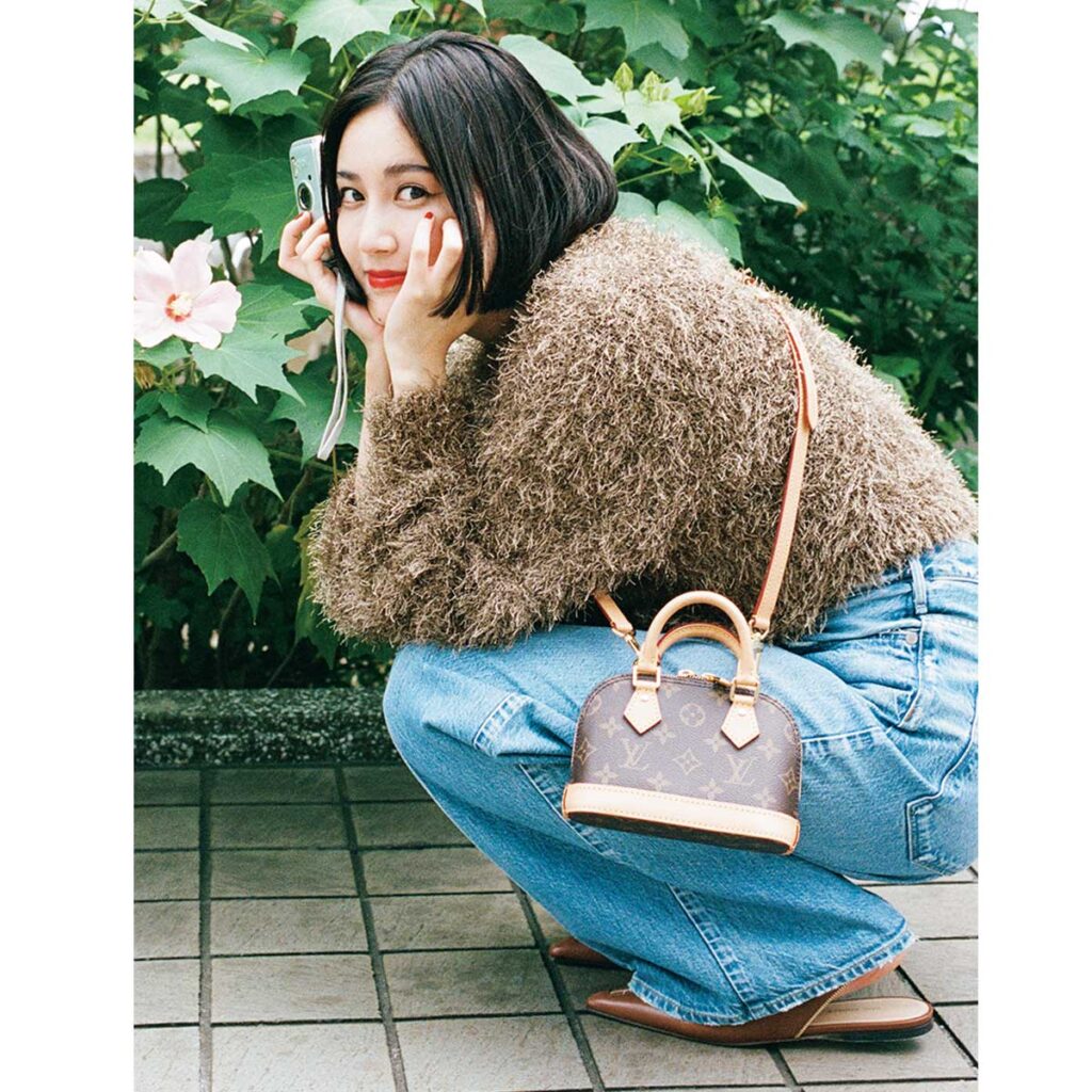 ルイ・ヴィトン】ミニバッグでフッ軽に!スマホとカメラとリップ ルイ・ヴィトン】ミニバッグでフッ軽に!スマホとカメラとリップ