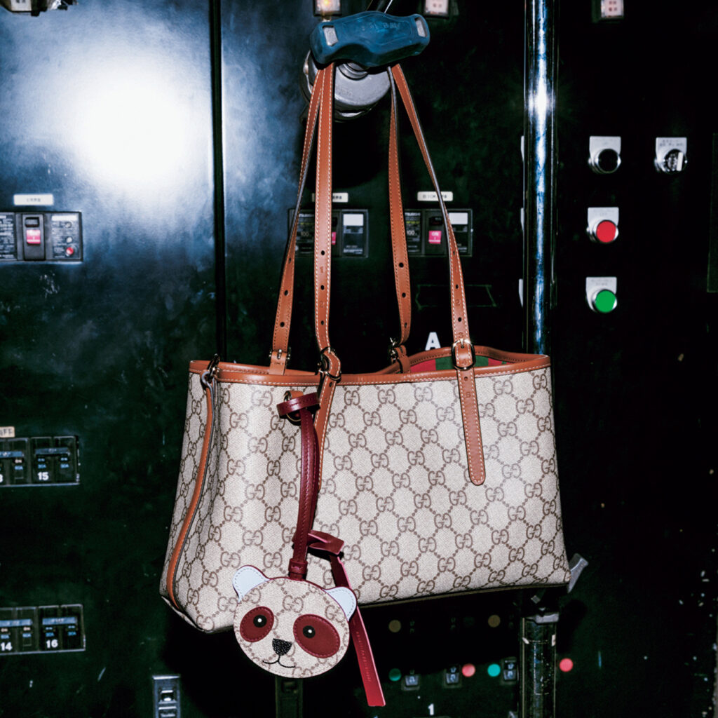 GUCCI グラフィティ トートバッグ Gucci Balenciaga The Hacker Project Graffiti Large Tote Bag