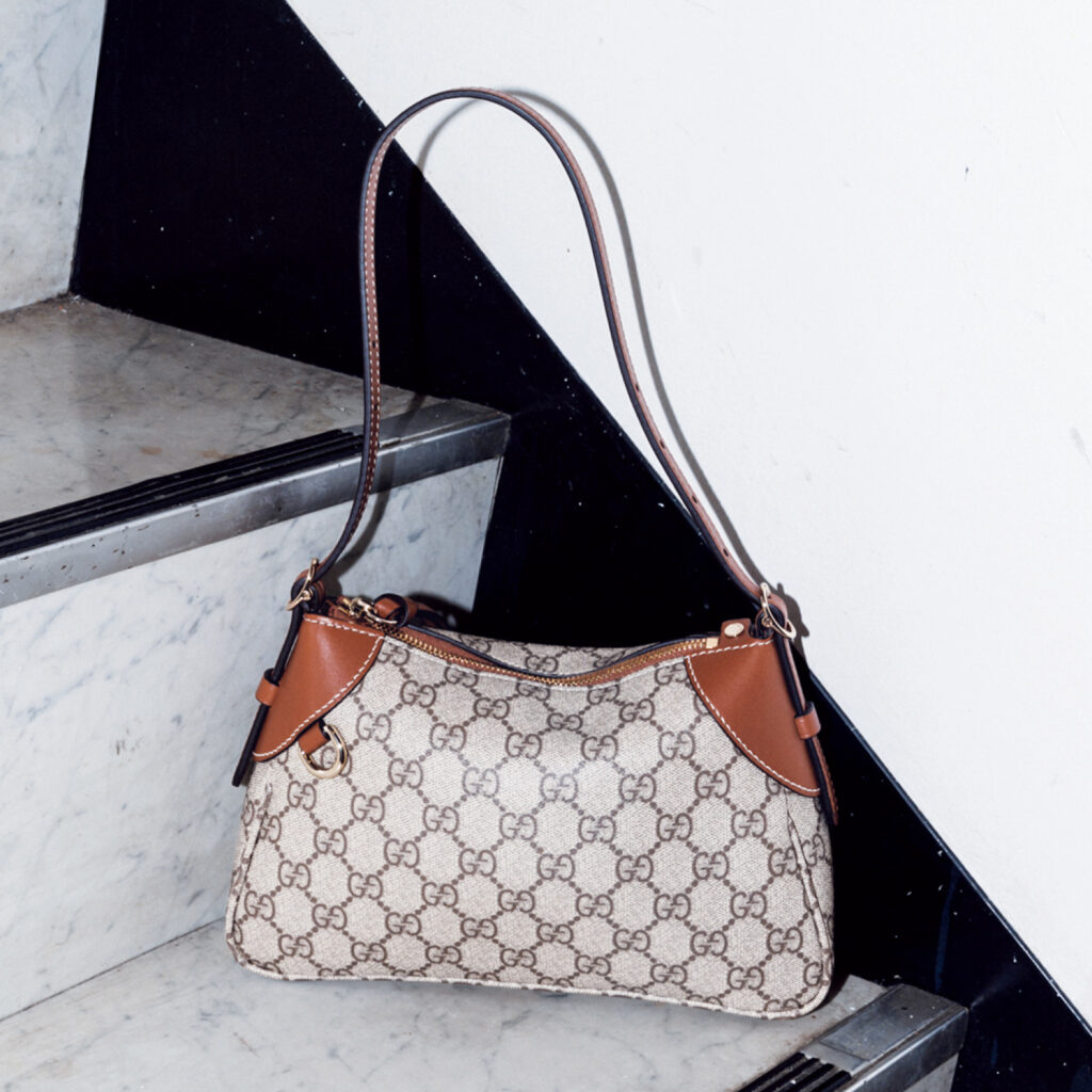 オシャレして働く私の隣にグッチのバッグ | CLASSY.[クラッシィ]