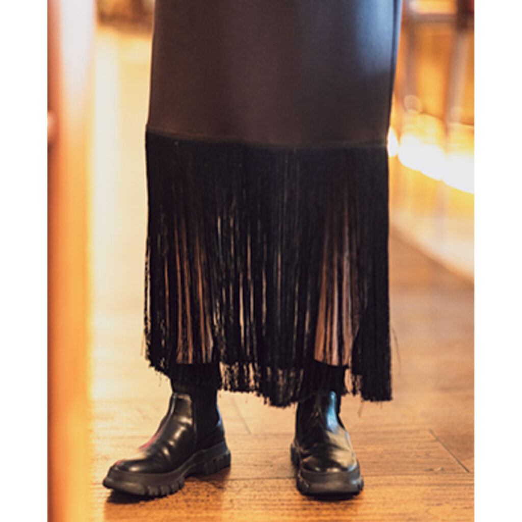 ワンピースの裾のフリンジ