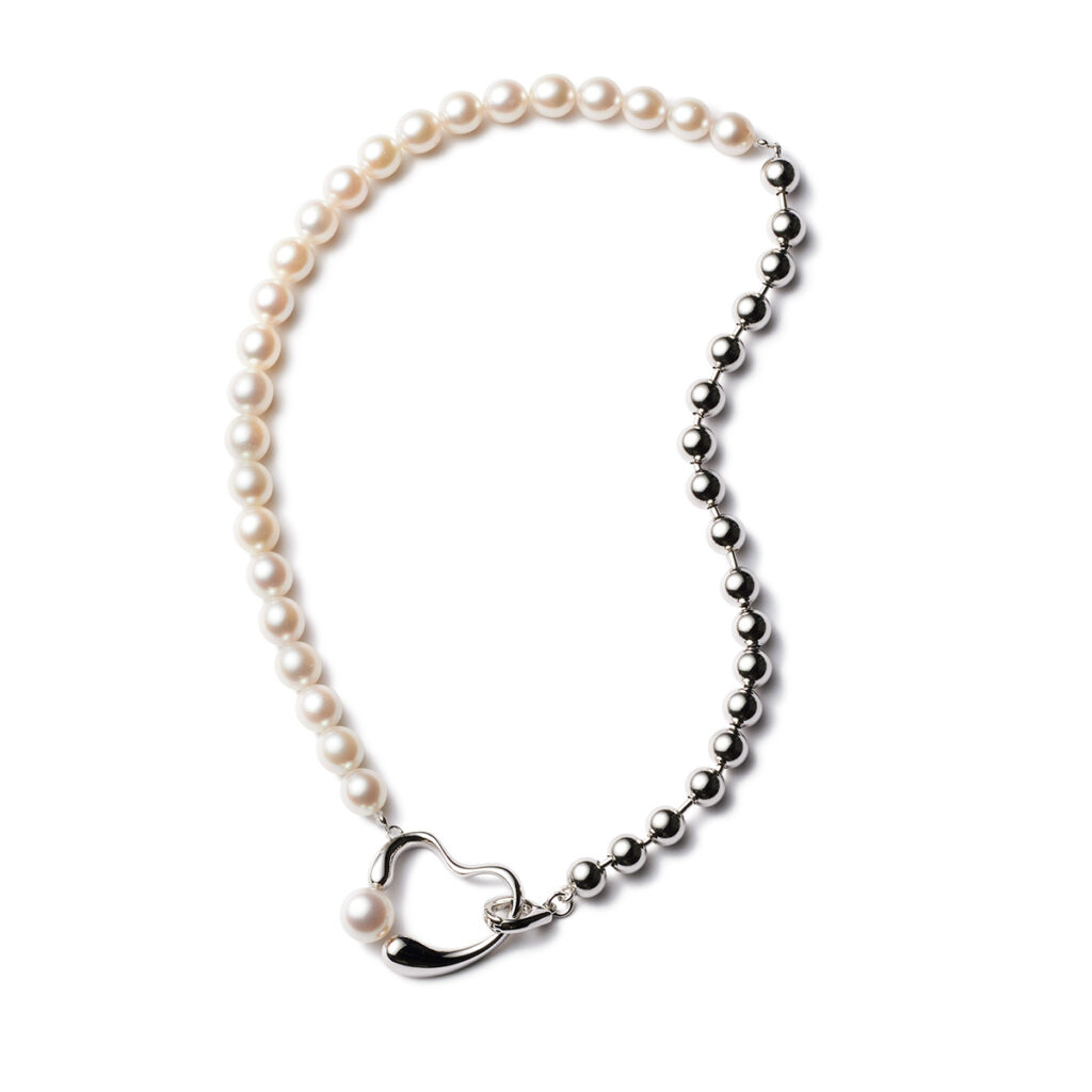 ハートモチーフのパールネックレス