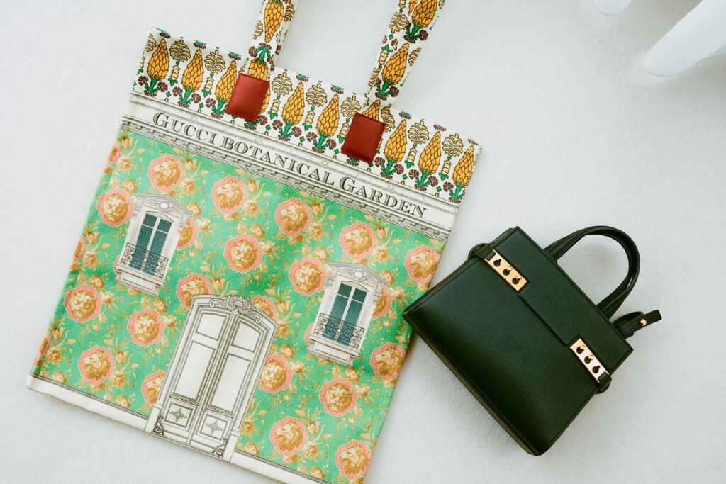 GUCCIのトートとDELVAUXのミニバッグ