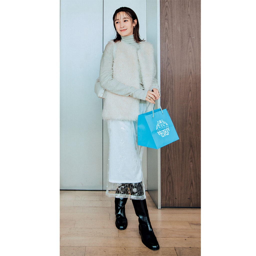 レース素材スカートのコーデ