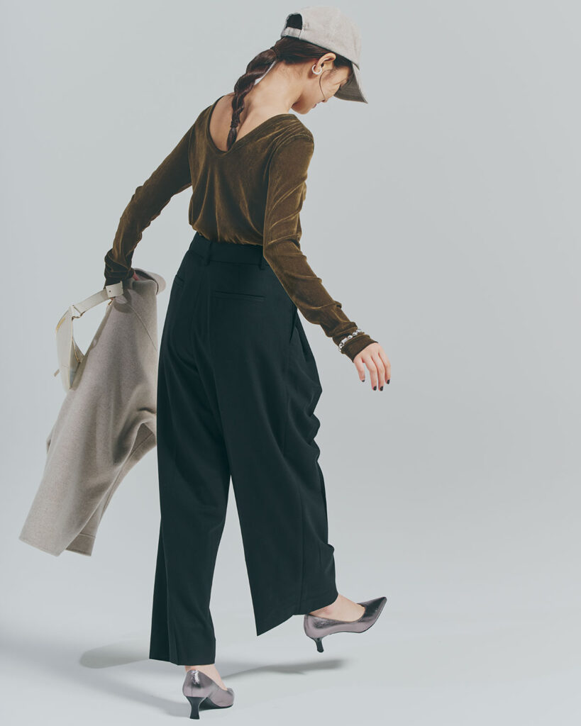 ベロアやメタリックの異素材MIXコーデ