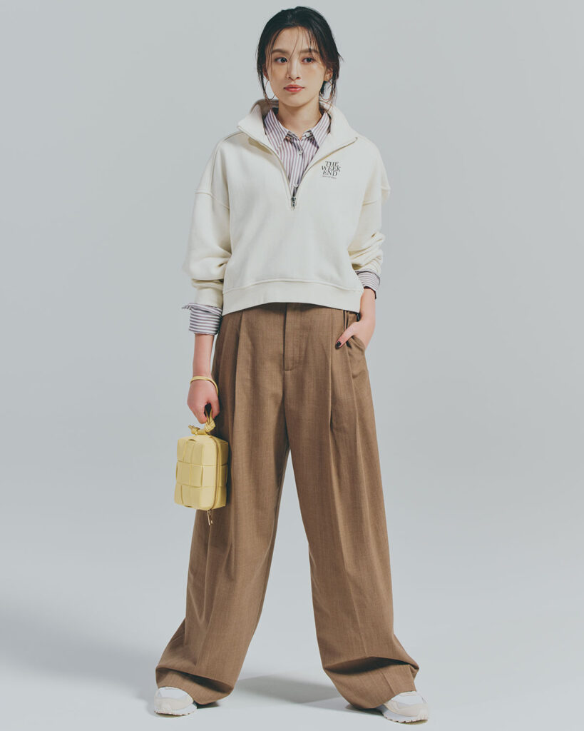 ハーフジップのきれいめスポーティコーデ