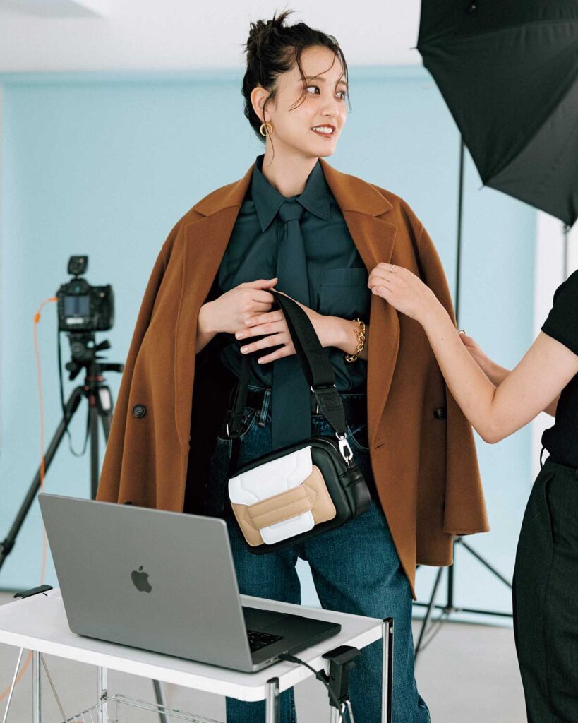 ブラウンコートのコーデ