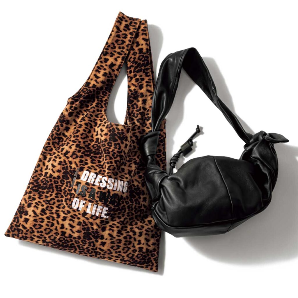 黒バッグ×レオパード柄バッグ