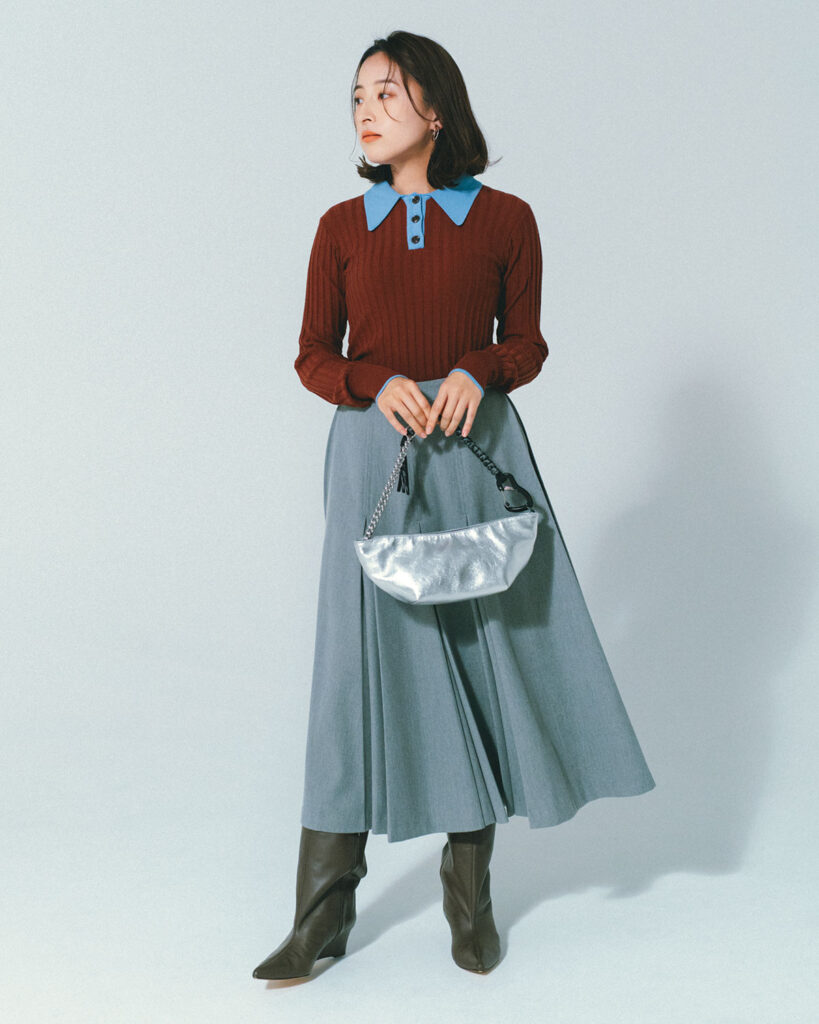 ミディ丈スカートとブーツのコーデ