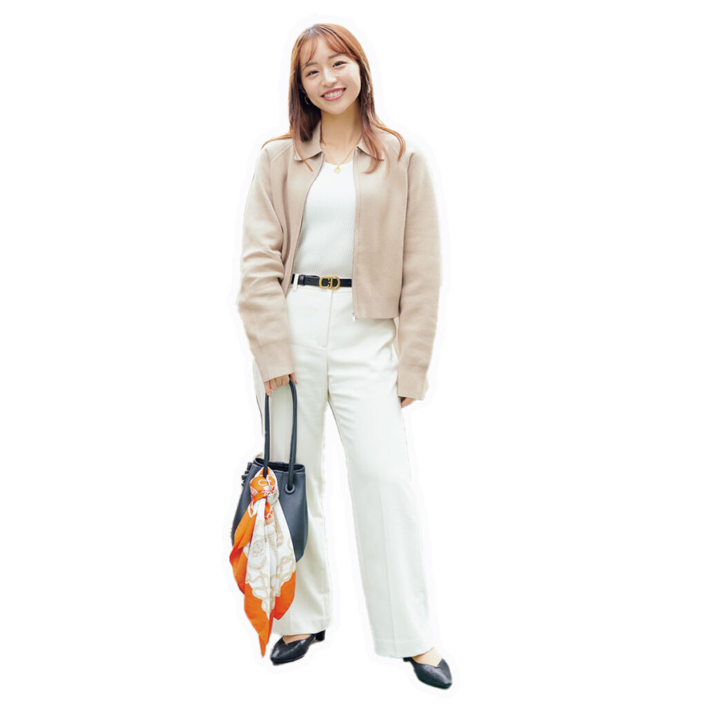 ベージュとホワイトのワントーンコーデ,白デニムのコーデ,COSコーデ