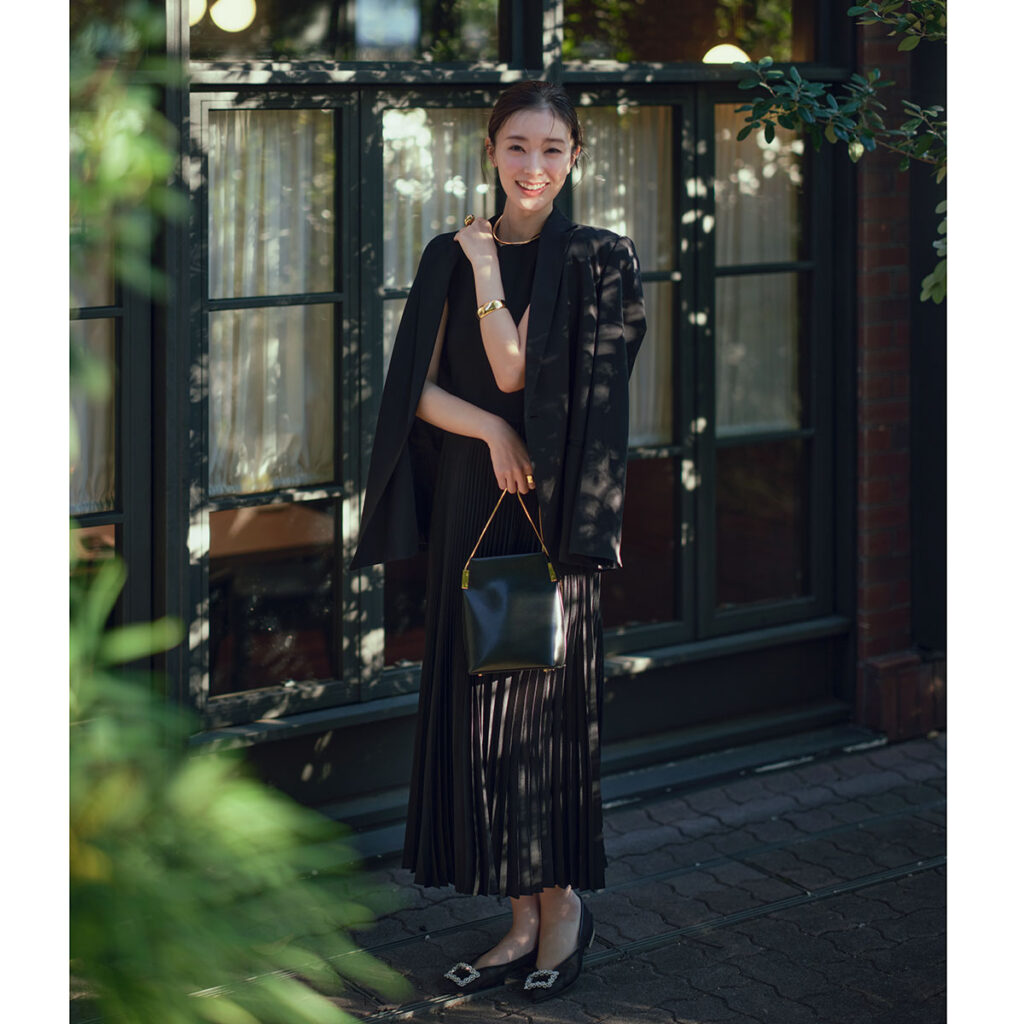 ワンピ×ジャケットのきちんとコーデ