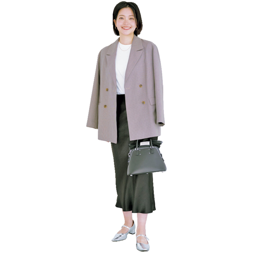 ジャケットとキレイめスカートのコーデ