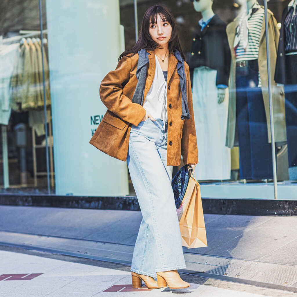 スウェードジャケットとデニムのコーデ