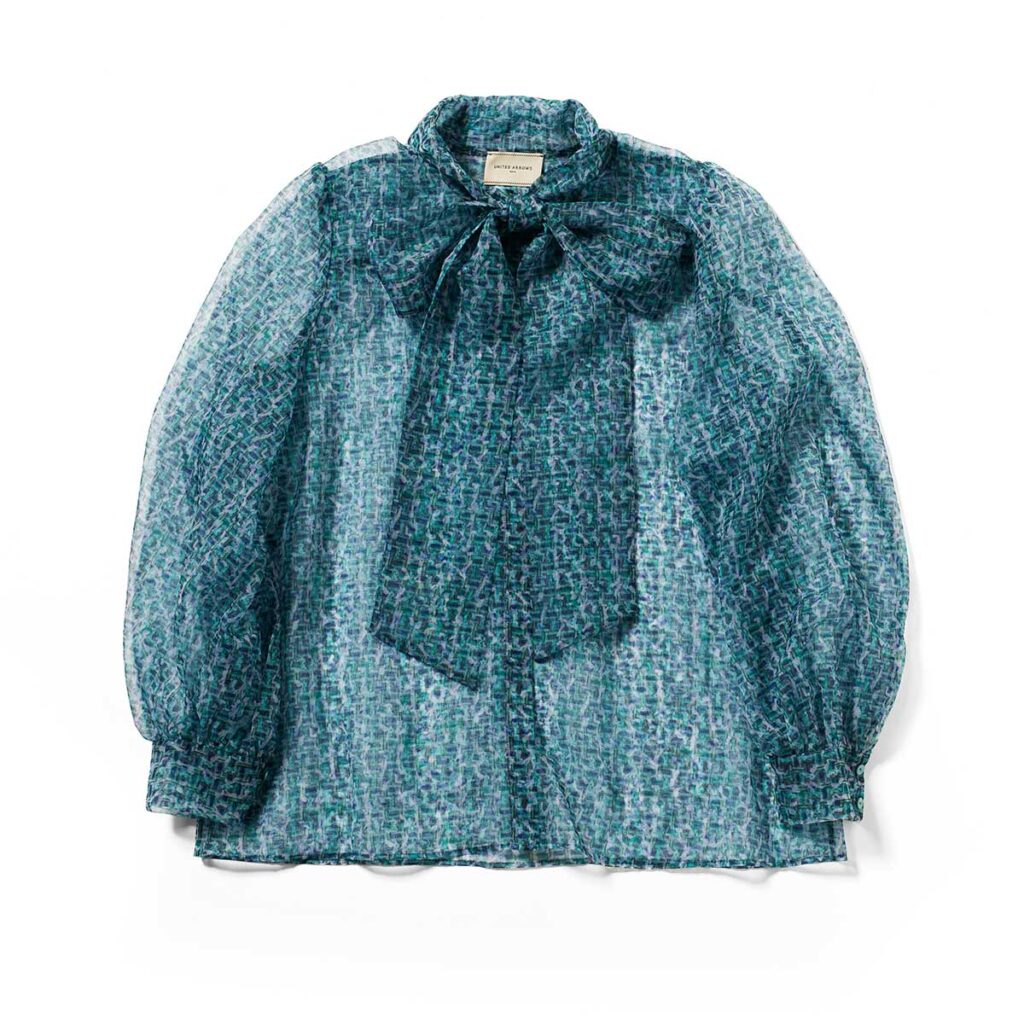 TOMORROWLANDの「ボウタイブラウス」